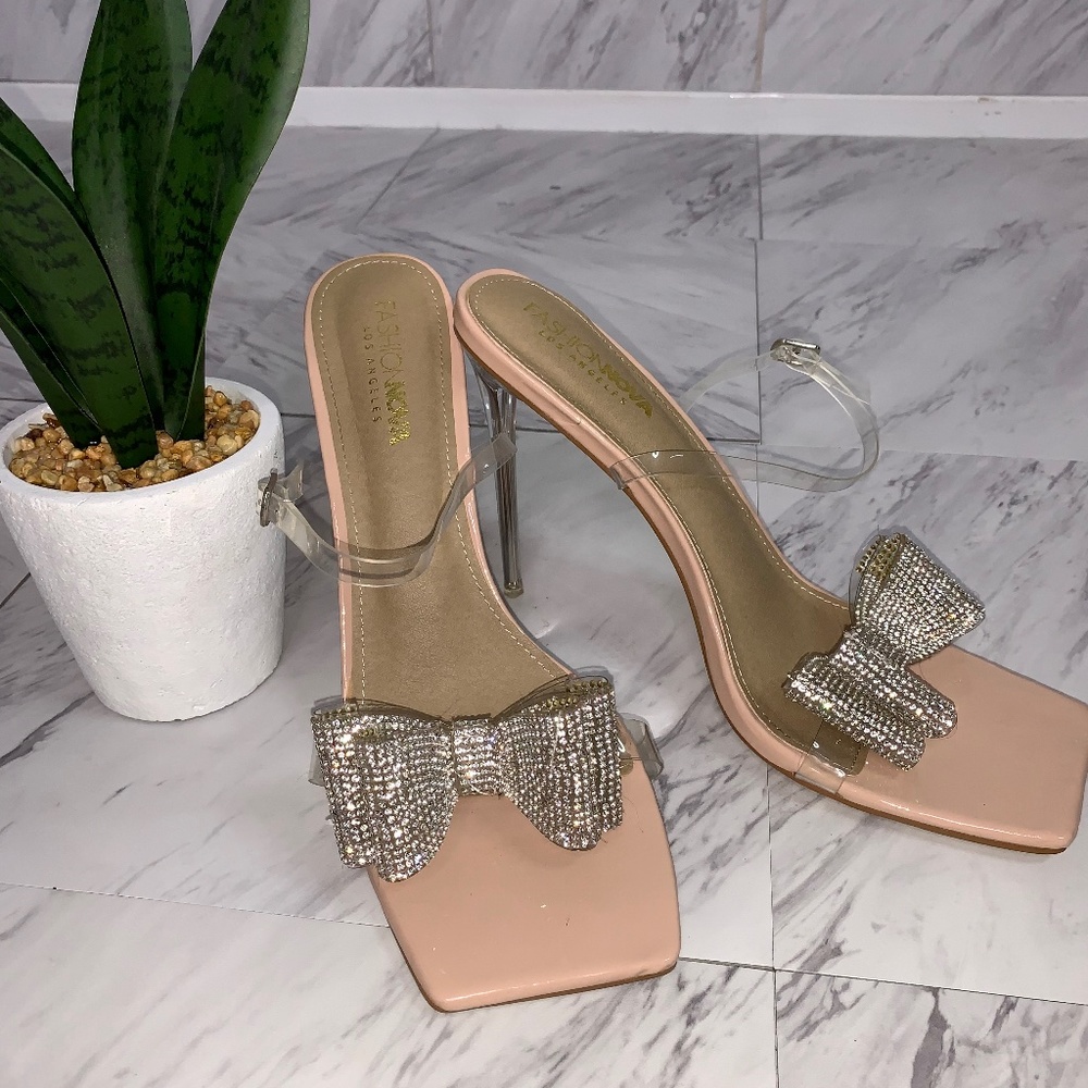 Bow tie heels, size 10